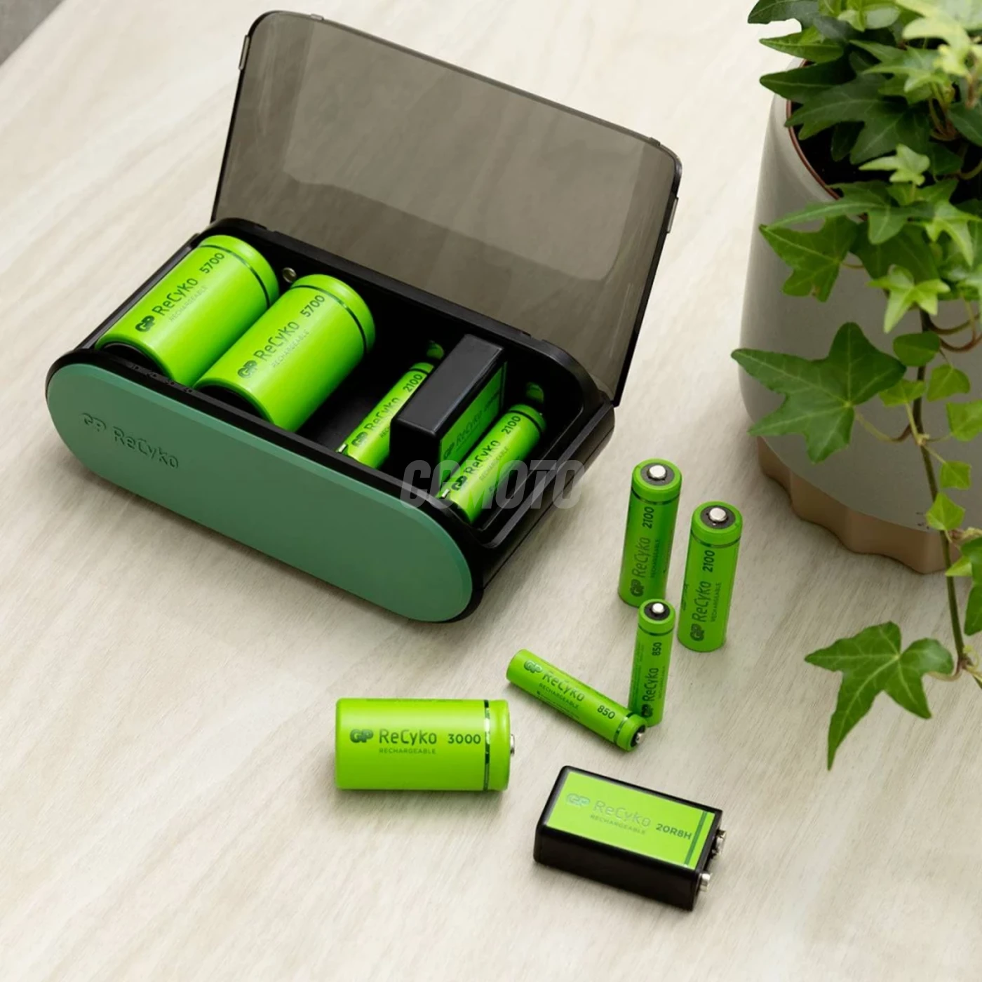 Caricabatterie universale GP B631 Recharge : AA / AAA / C / D / 9V NiMH - batterie non incluse